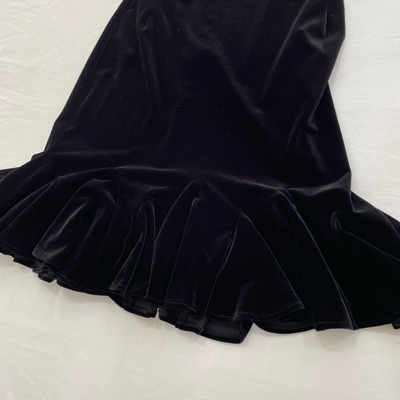 size 10 black velvet skirt with back zip and soft ruffle hem. below the knee - Picture 5 of 5
